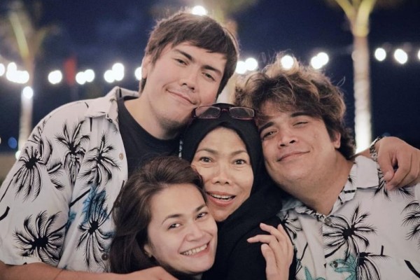 Kompak Abis, 10 Momen Spesial Sabai Morscheck dan Keluarga Besar
