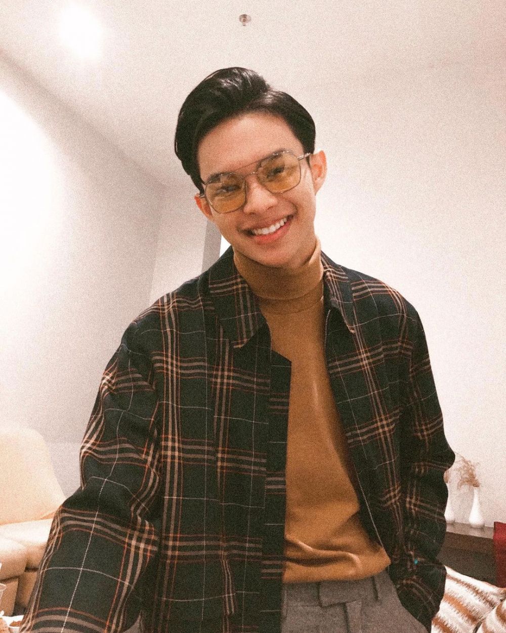 Artis Pria Kelahiran Tahun 1998 Yang Digilai Fans