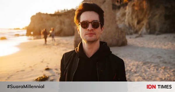 Potret close up brendon urie yang ultah ke-34