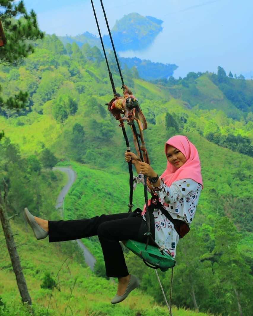 15 Potret Bukit Indah Simarjarunjung, Surganya Wisata Selfie