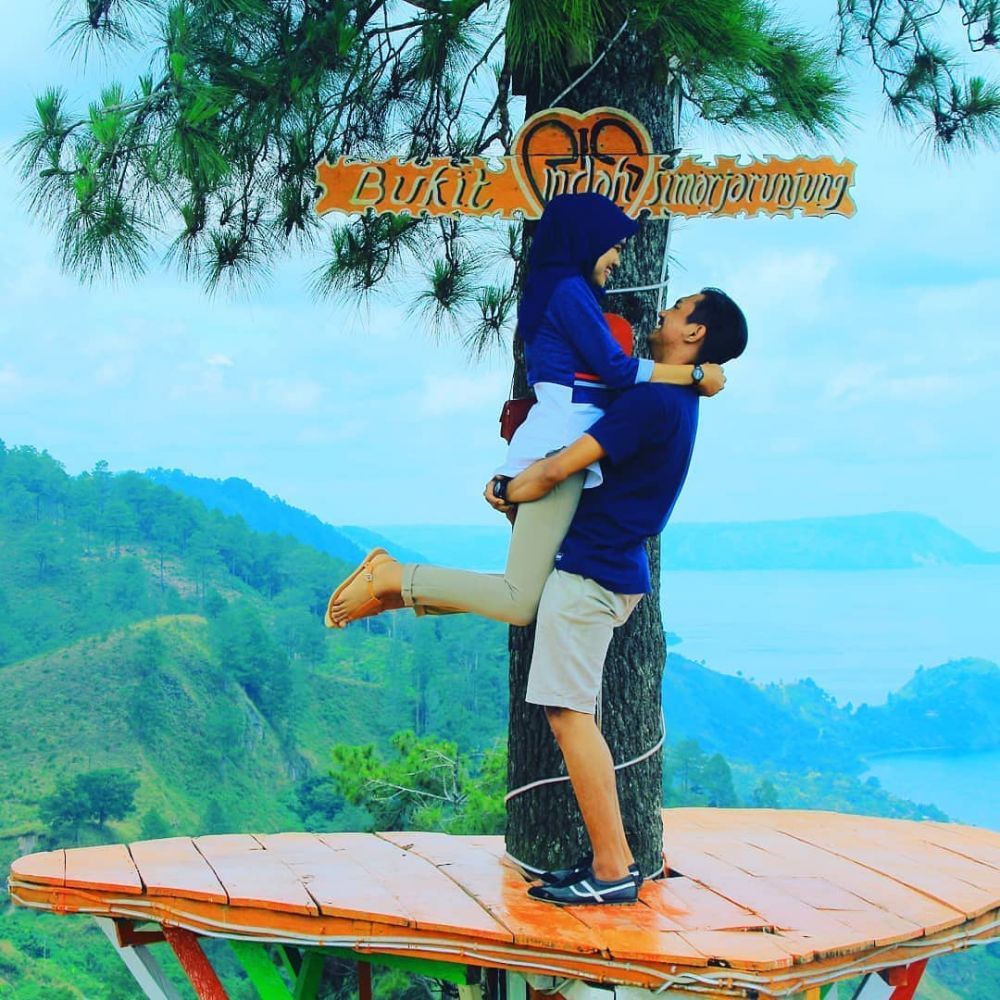 15 Potret Bukit Indah Simarjarunjung, Surganya Wisata Selfie