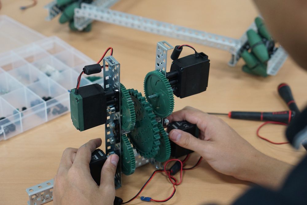 Robot Pintar Pengukur Kemiringan Permukaan Permudah Proyek Konstruksi