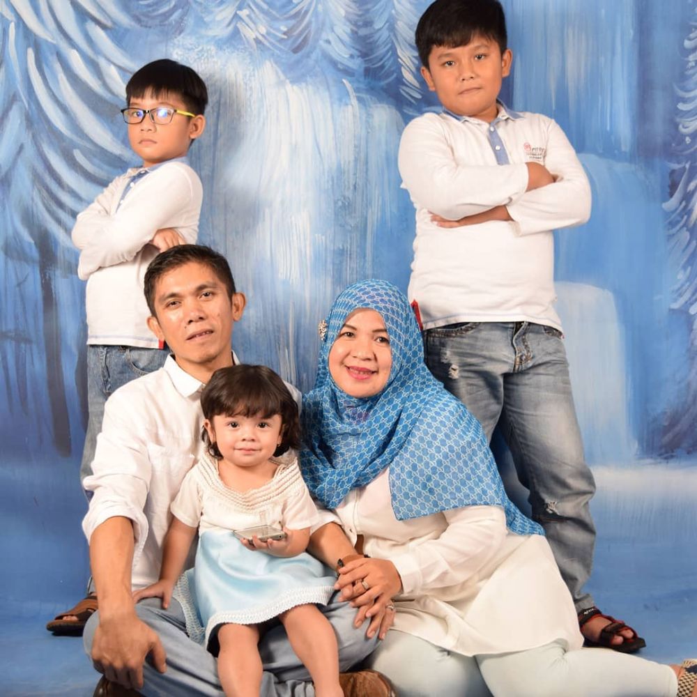 Bak Pinang Dibelah Dua, 9 Potret Reyna Ikatan Cinta dengan Ibu Aslinya