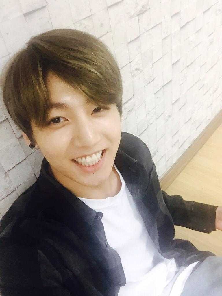 9 Potret Selfie Jungkook Bts Tanpa Ekspresi Yang Biki