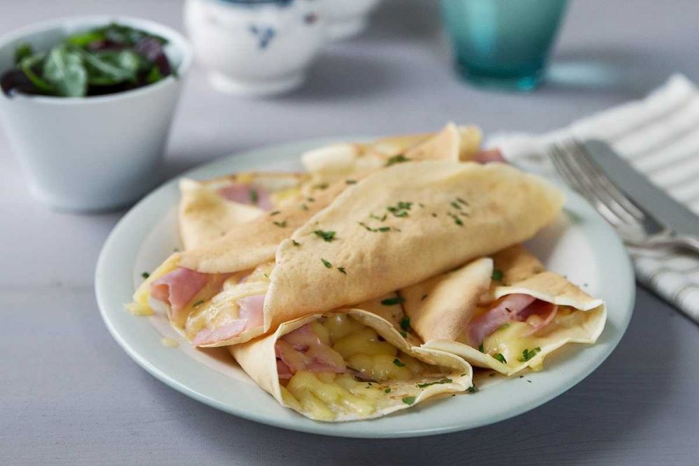 Resep Crepe Sandwich Keju, Cheesy dan Bikin Ketagihan!