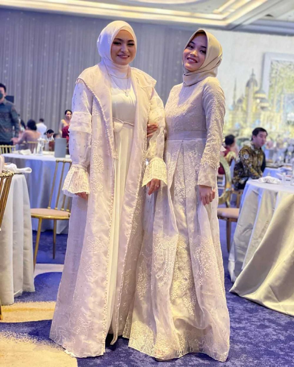 9 Inspirasi Outfit Hijab yang Simpel dan Stylish ala Putri Delina