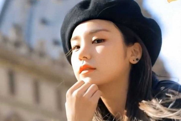 9 Potret Yeji ITZY dengan Baret Hat, Manis dan Classy