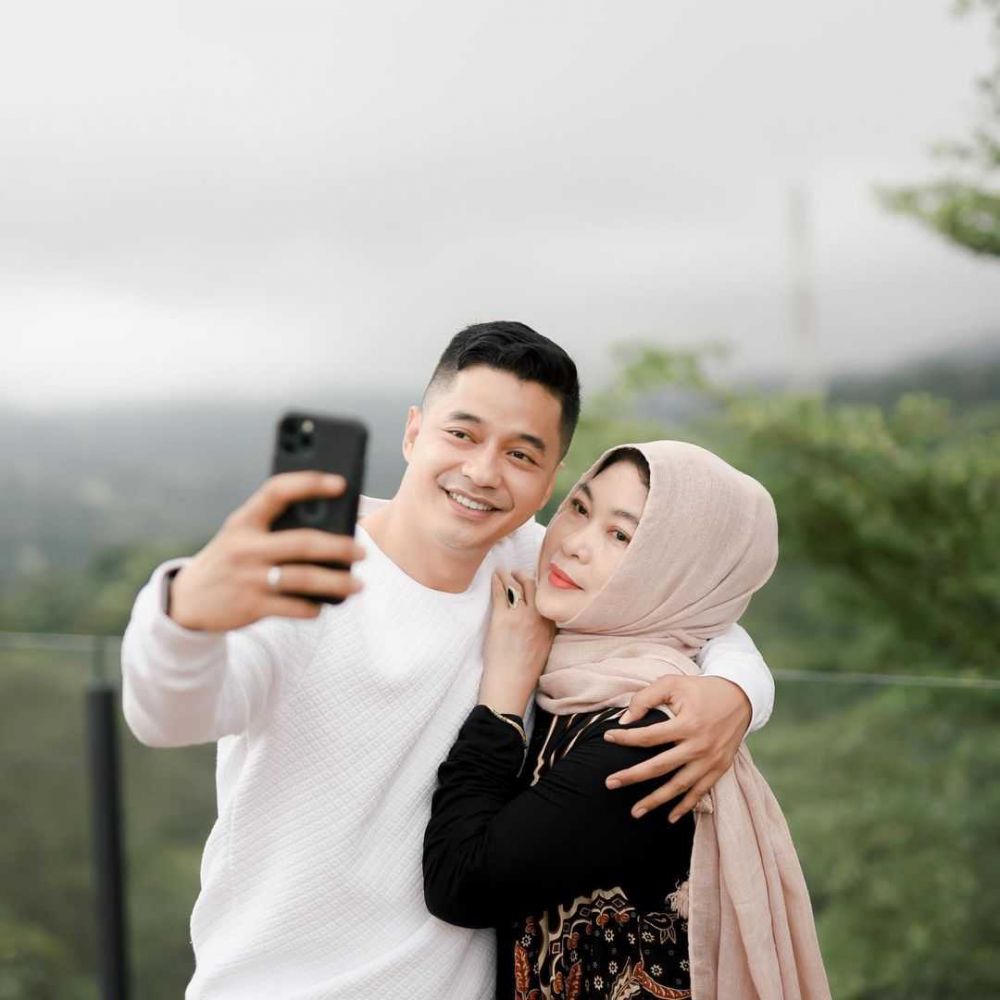 Bak Kakak Adik, 9 Potret Artis dan Ibu yang Kompak Banget