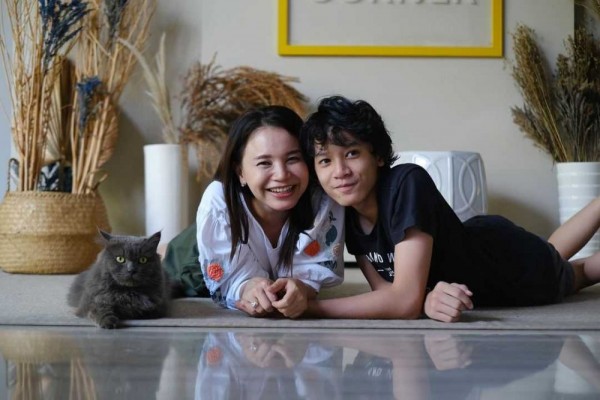 Potret 9 Penyanyi dan Anak Tunggalnya, Kompak dalam Setiap Kesempatan