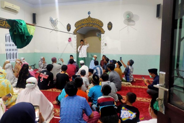 Pengantin Baru, Ustaz Somad Jadi Imam Tarawih di Kampung Istrinya