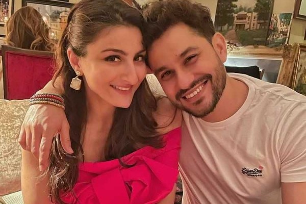 Kisah Cinta 9 Artis India Ini Diwarnai Beda Agama, Budaya, dan Usia