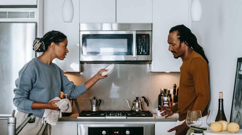 5 Perihal Ini Pemicu Pasanganmu Tak Senang di Rumah