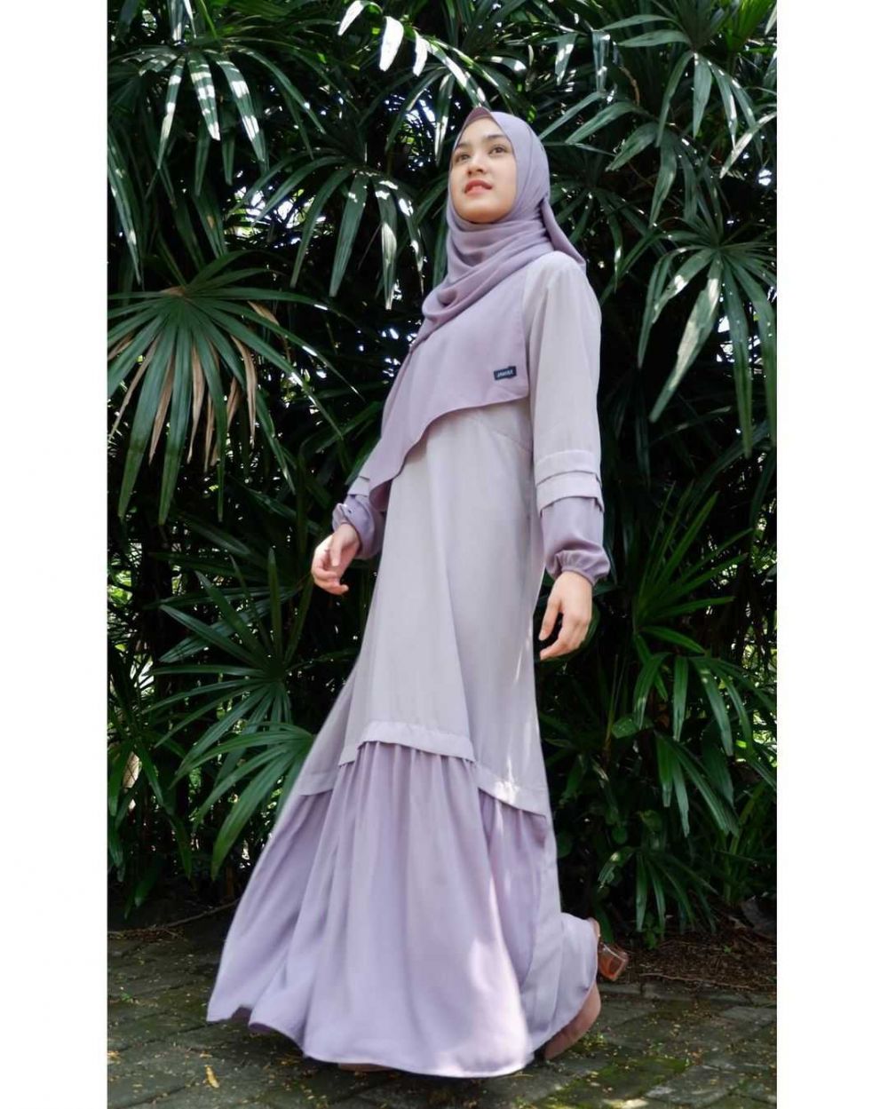 9 Inspirasi Outfit Hijab Stylish ala Cut Syifa, Anggun nan Elegan