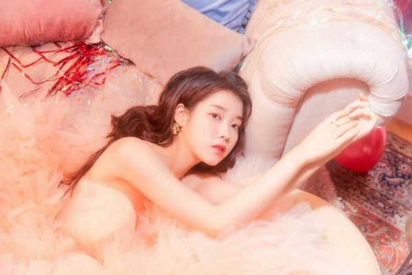 9 Idol KPop Perempuan yang Hobi Menulis di Buku Harian, Ada Idolamu?