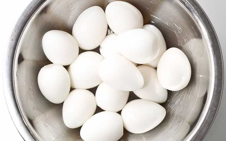 Плотное яичко. Замороженные яйца. Яйцо замороженное в блюдах. Яйца мороженные картинки. Варка замороженных яиц.