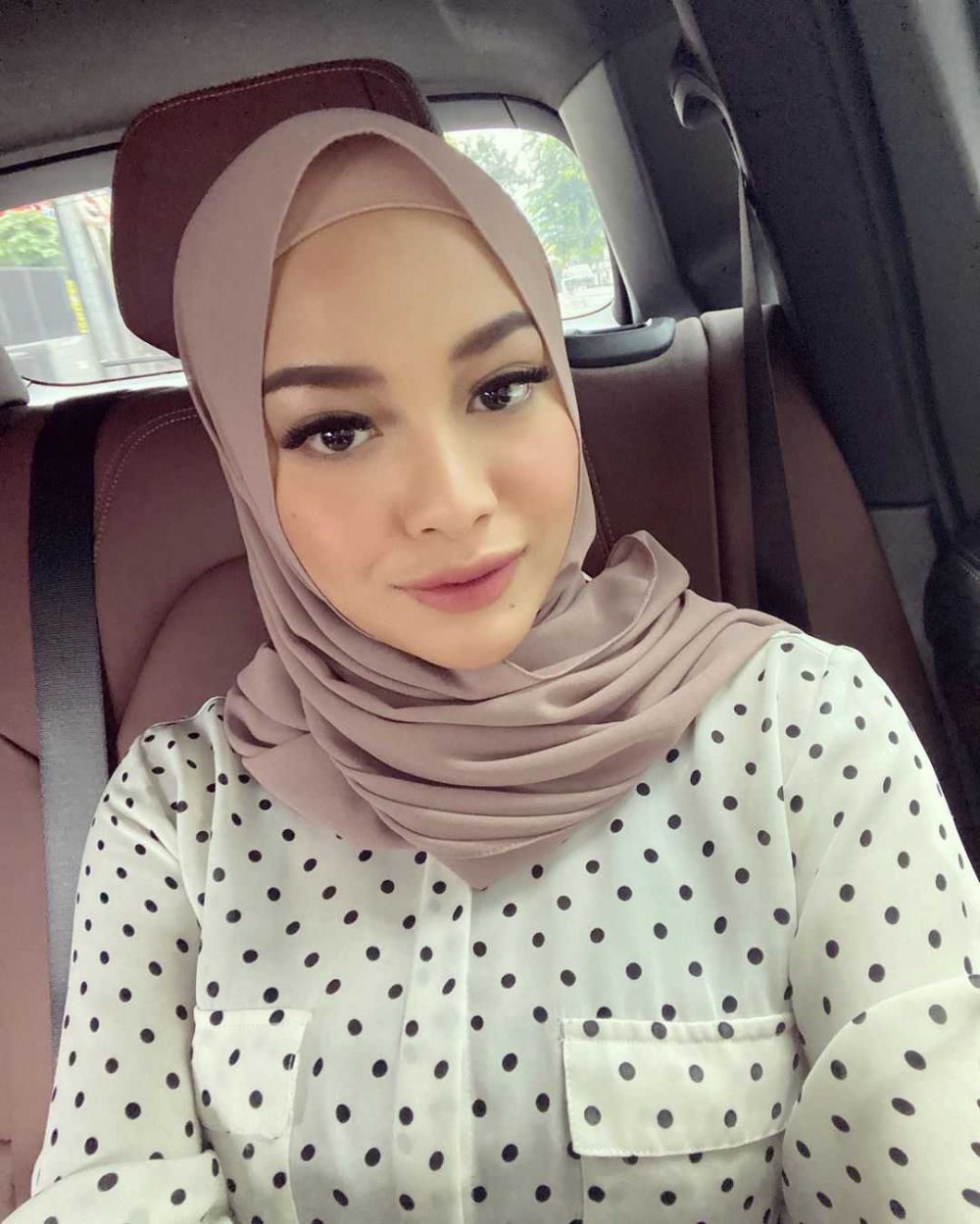 10 OOTD Hijab Ala Aurel Hermansyah Inspirasi Untuk Busana Lebaran