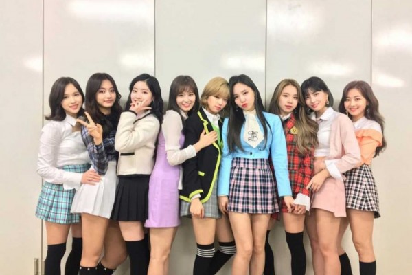 8 Lagu Hits TWICE yang Jadi Pemersatu Fandom KPop, Ikonik Semua!