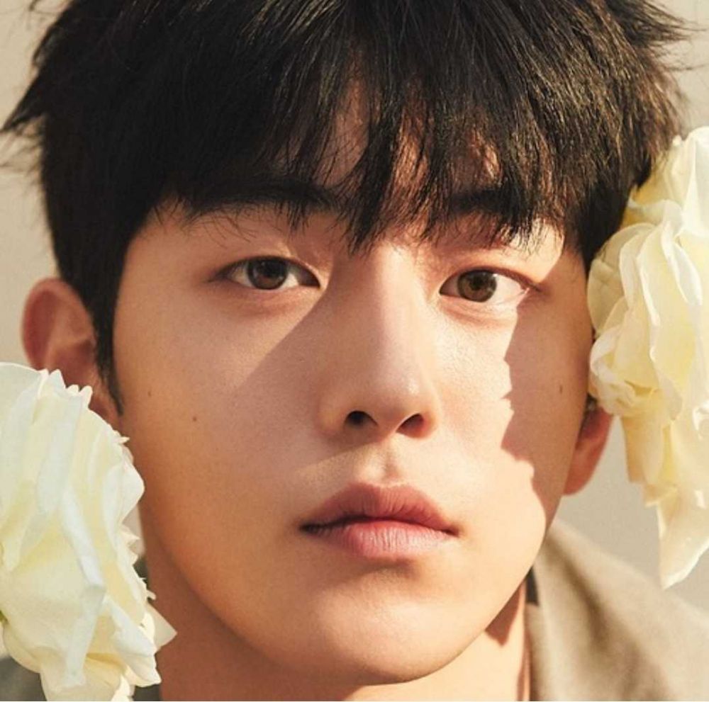 10 Potret Nam Joo Hyuk, Comeback Drama Bareng Kim Tae Ri