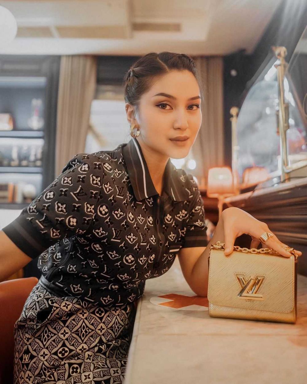 10 Pesona Rachel Theresia Menantu Menteri Airlangga Hartanto