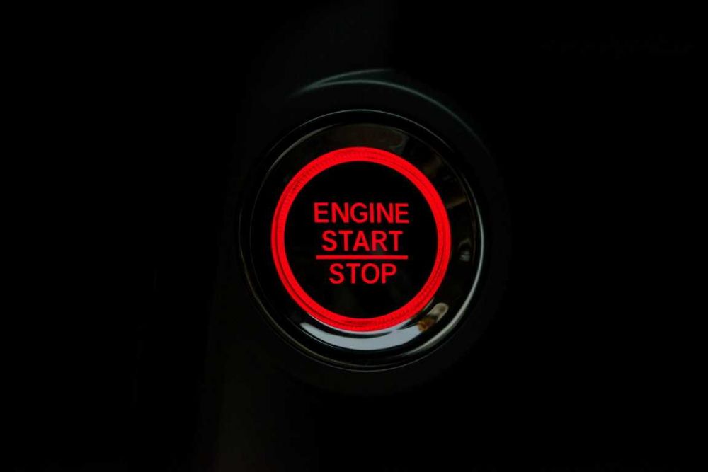 Tips for cleaning the car engine room, close this section first