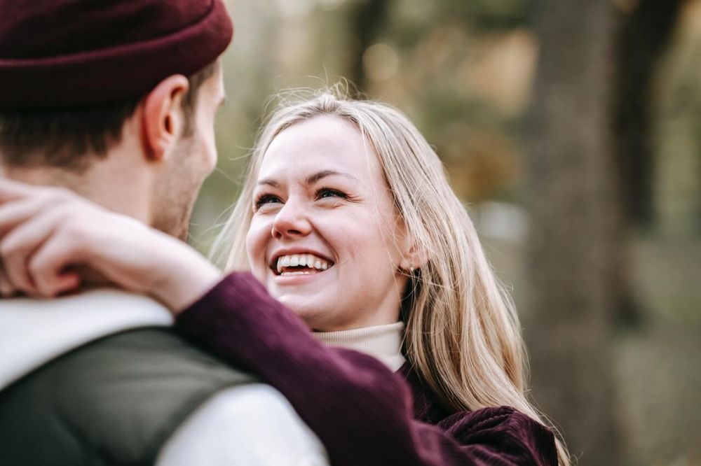 6 Cara Mudah agar Suami Selalu Kangen Kamu, Biar Gak Kelayapan!