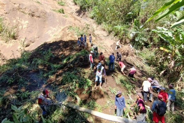 Diduga Tertimbun Longsor, Seorang Warga di Malang Dilaporkan Hilang