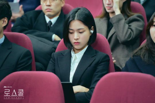 Gak Ekspresif, 9 Potret Lee Soo Kyung di Drama Law School