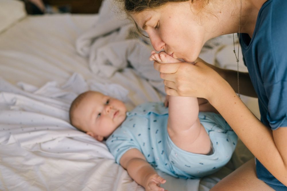 5 Kesalahan Orangtua Baru Ini Wajib Dihindari Saat Punya Anak Pertama 