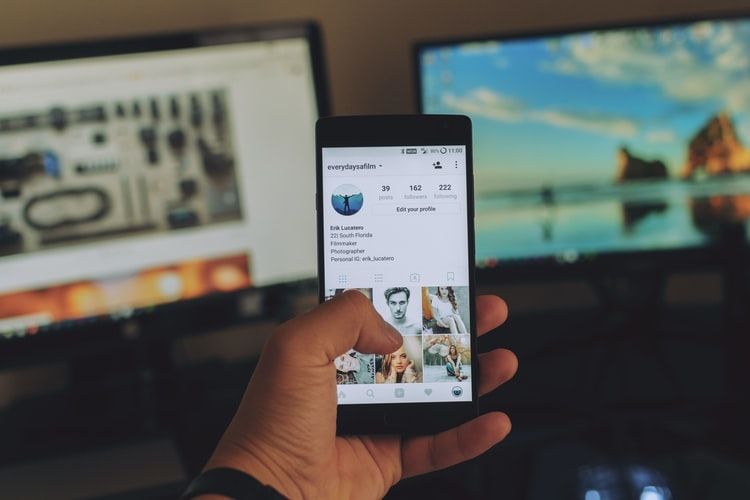 5 Cara Mudah agar Tidak Terus-terusan Stalking Media Sosial Mantan