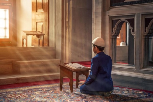 Jika Rutin Membaca Al-Qur'an, 7 Kebaikan Ini Kamu Dapatkan