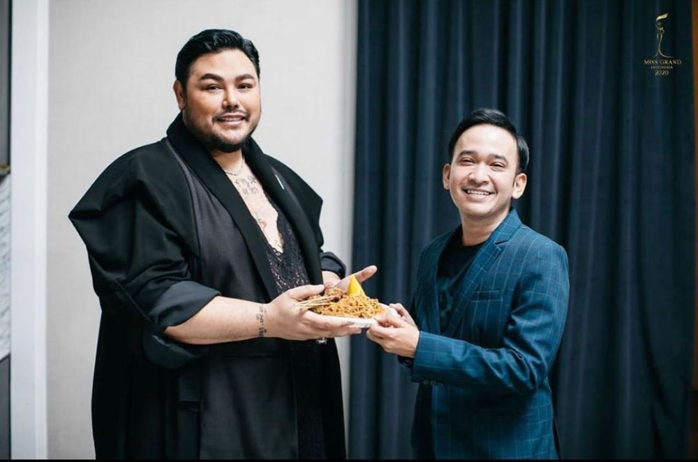 10 Persahabatan Artis Beda Agama tapi Rukun, Saling Toleransi