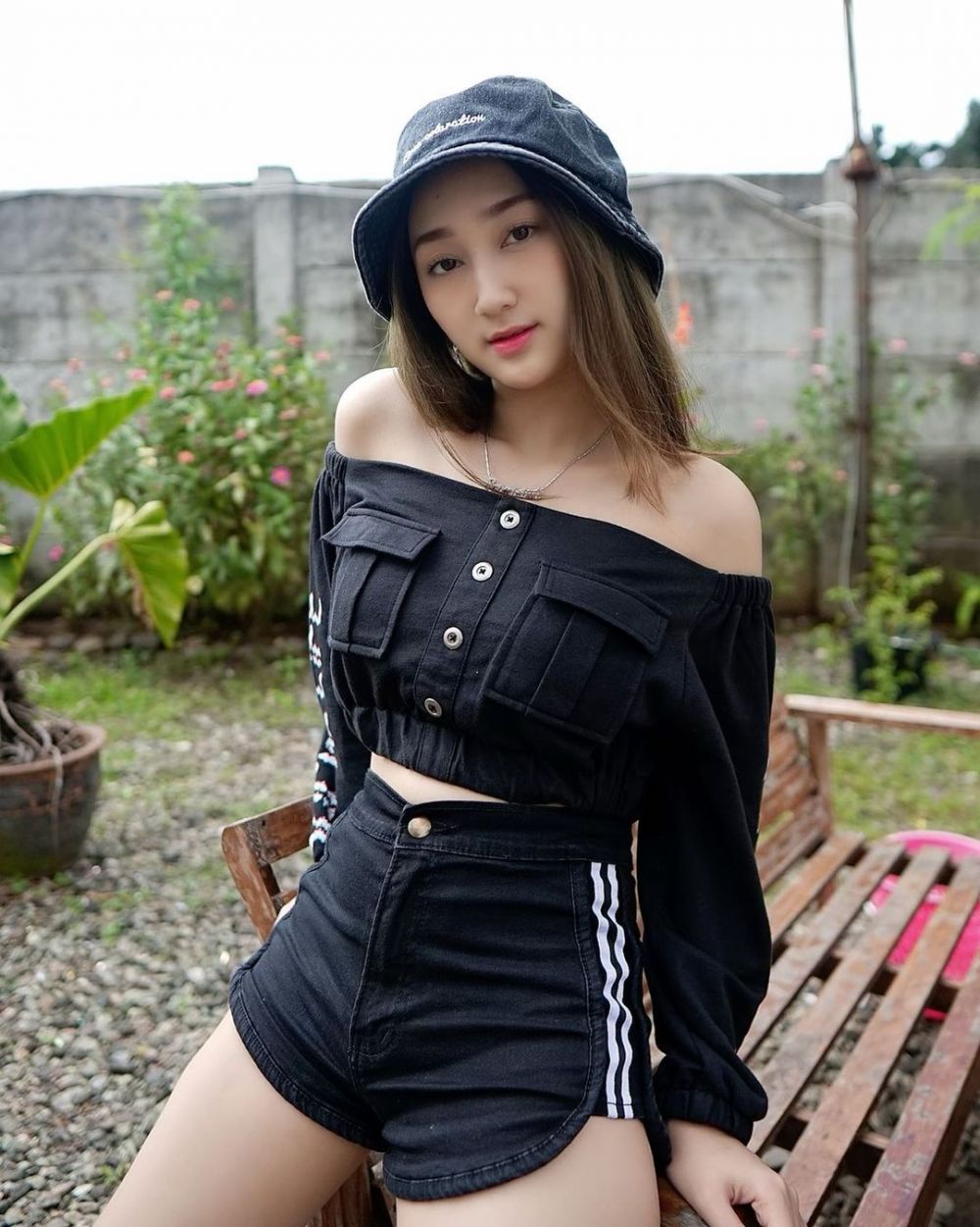 Bikin Susah Fokus! 9 Potret Menawan Sandrina IMB Pakai Crop Top