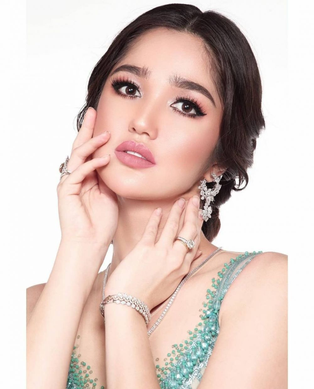 Karakternya Kuat dan Gigih, 10 Prestasi Artis Cewek Berzodiak Taurus
