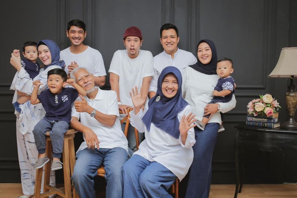 Family Goals! 9 Potret Keluarga Putri Anne dan Arya Saloka