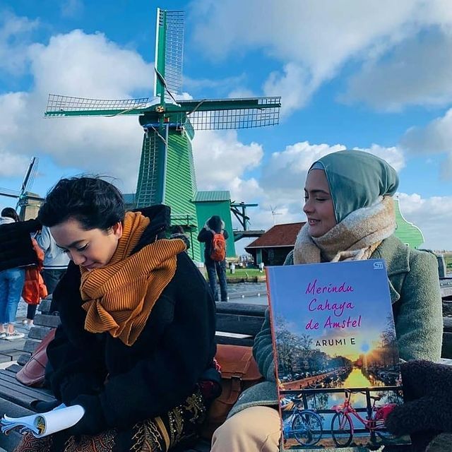 Kesan Rachel Amanda dan Rita Nurmaliza Bintangi Merindu Cahaya de Amstel