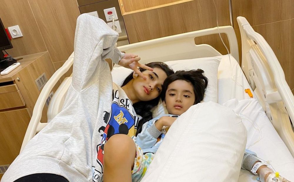 Mama Muda Cekatan, 10 Potret Faby Marcelia Asuh 2 Anak
