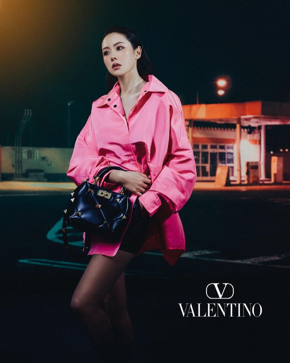 10 Potret Son Ye Jin di Pemotretan W Korea x Valentino