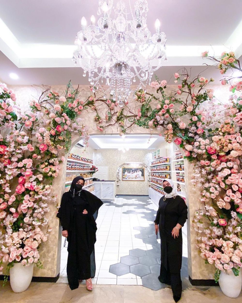 10 Potret Syahrini saat Berhijab di Bulan Ramadan, Manis Banget