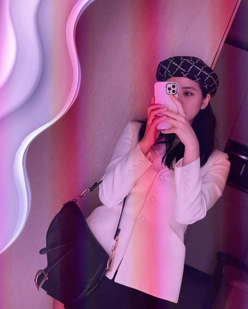 9 Momen Manis Jisoo BLACKPINK dengan Menggunakan Beret Hat