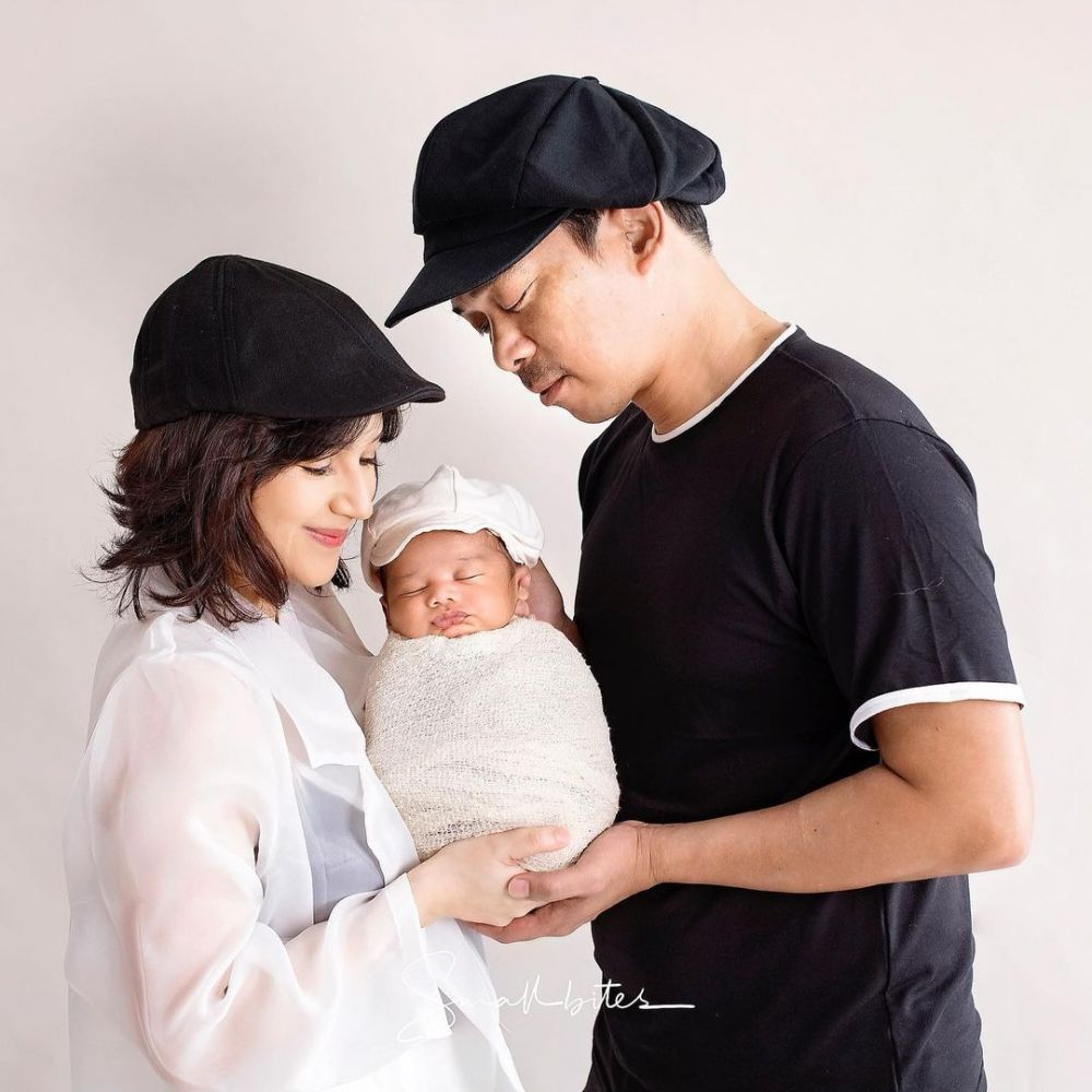Sambut Keluarga Baru, 10 Pemotretan Artis Bersama Buah Hati