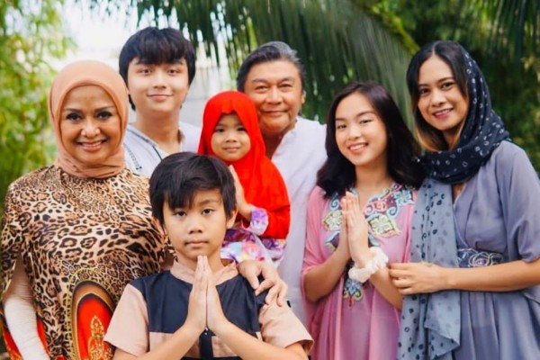 5 Artis Ini Rayakan Lebaran 2021 Bareng Mantan, Indahnya Silaturahmi