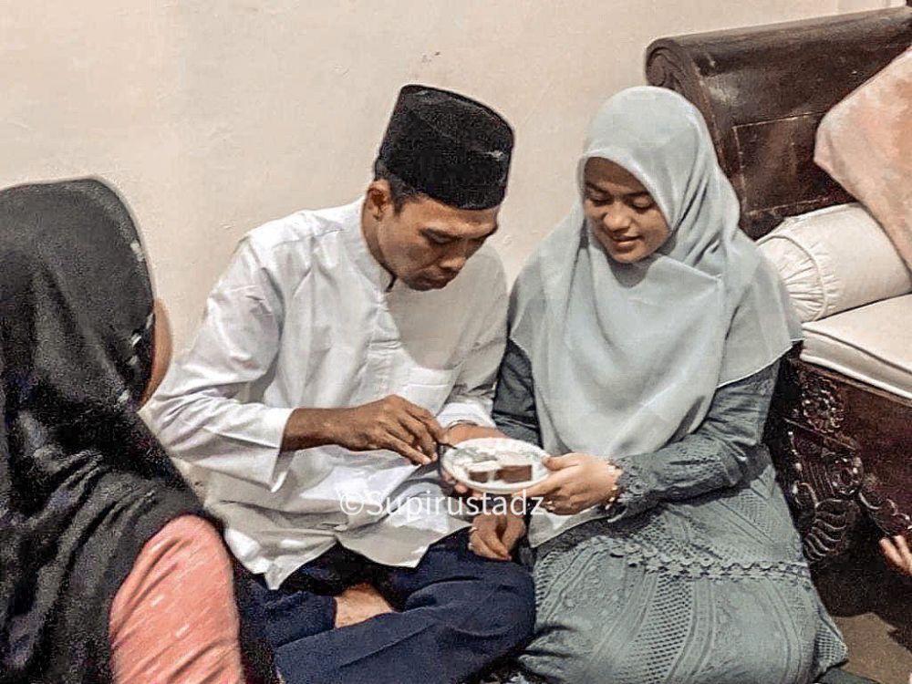 Potret Kebersamaan Ustaz Abdul Somad Dan Sang Istri