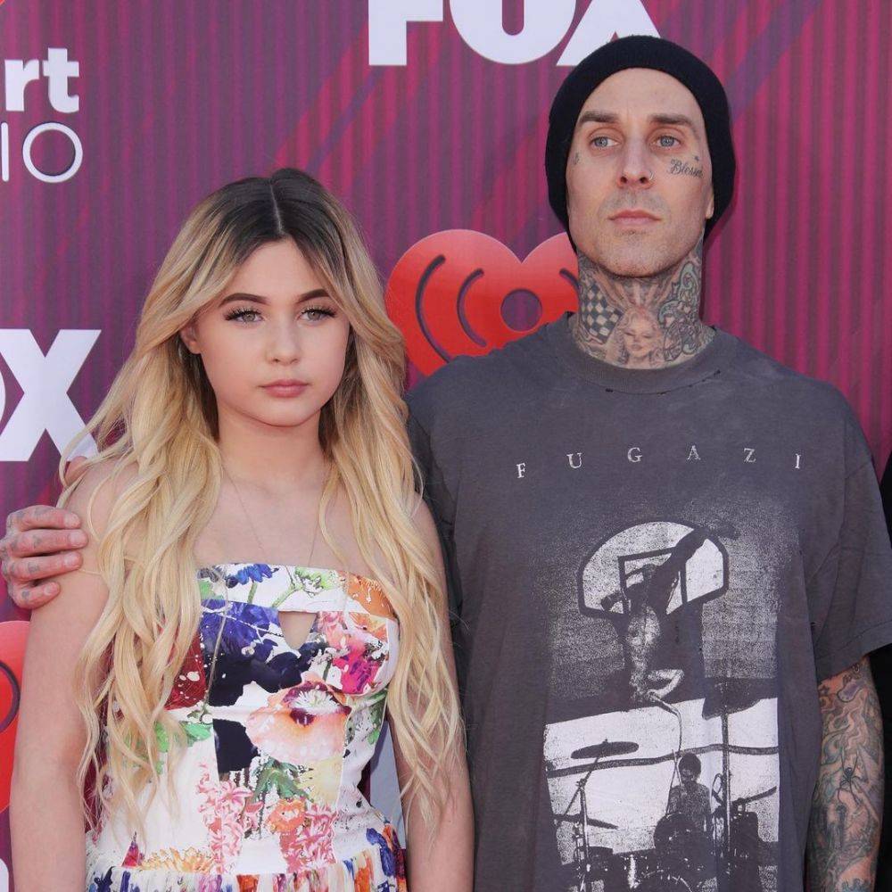 Ayah Rasa BFF, 9 Potret Seru Travis Barker Bareng Sang Putri