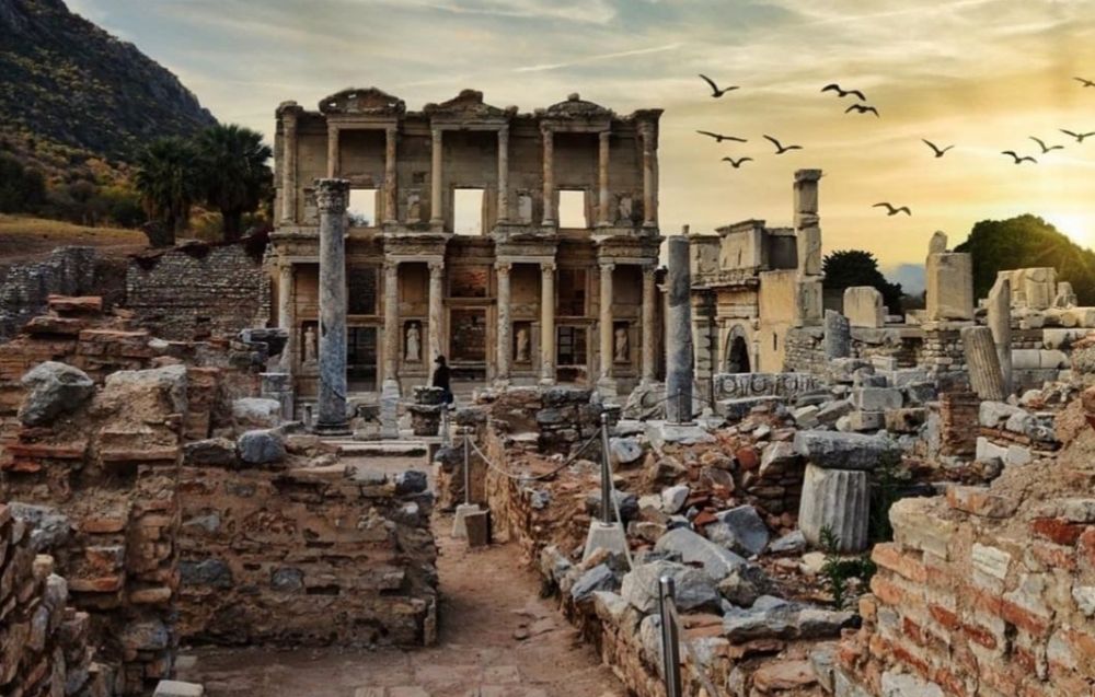 9 Potret Ephesus Kota Peninggalan Yunani Di Tanah Turki