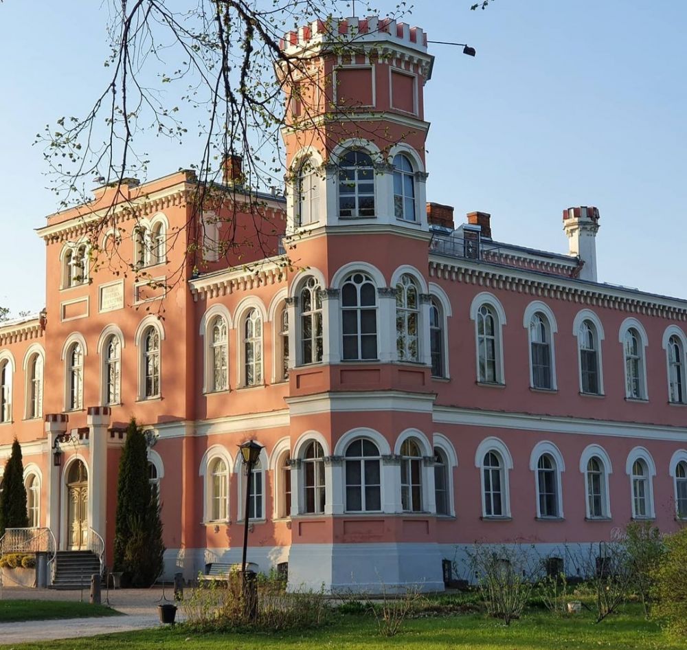 Kastil Memukau di Latvia Arsitektur 