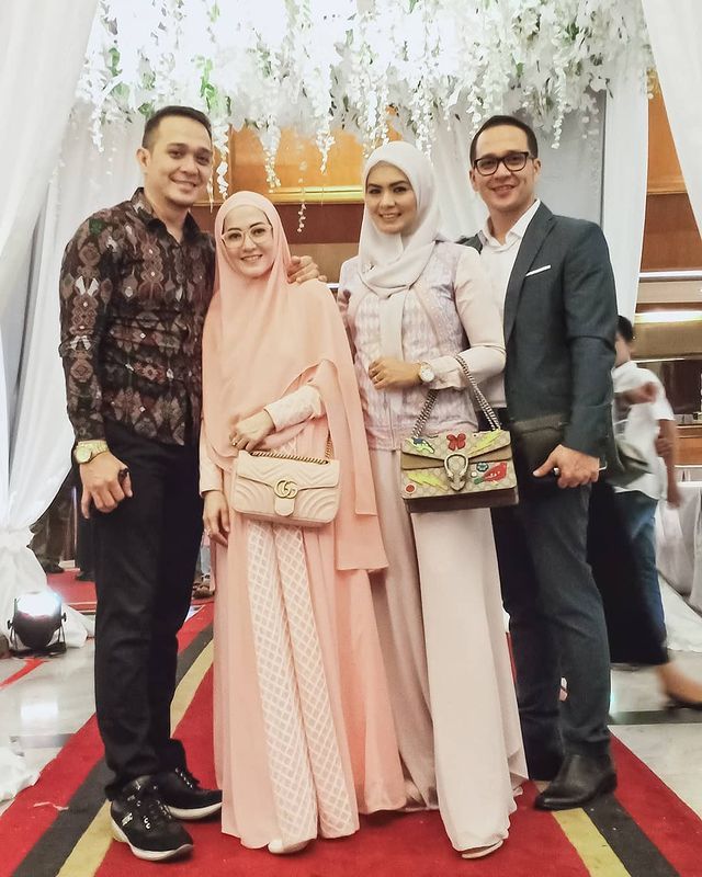 9 Seleb Kembar Ini Berbeda Nasib soal Cinta dan Jodoh