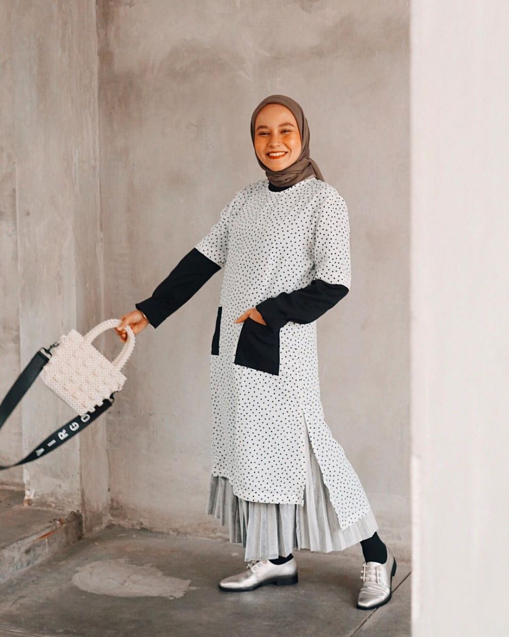 12 Outfit Hijab dengan Tunik ala Selebgram Chairunissa, Kekinian Abis!