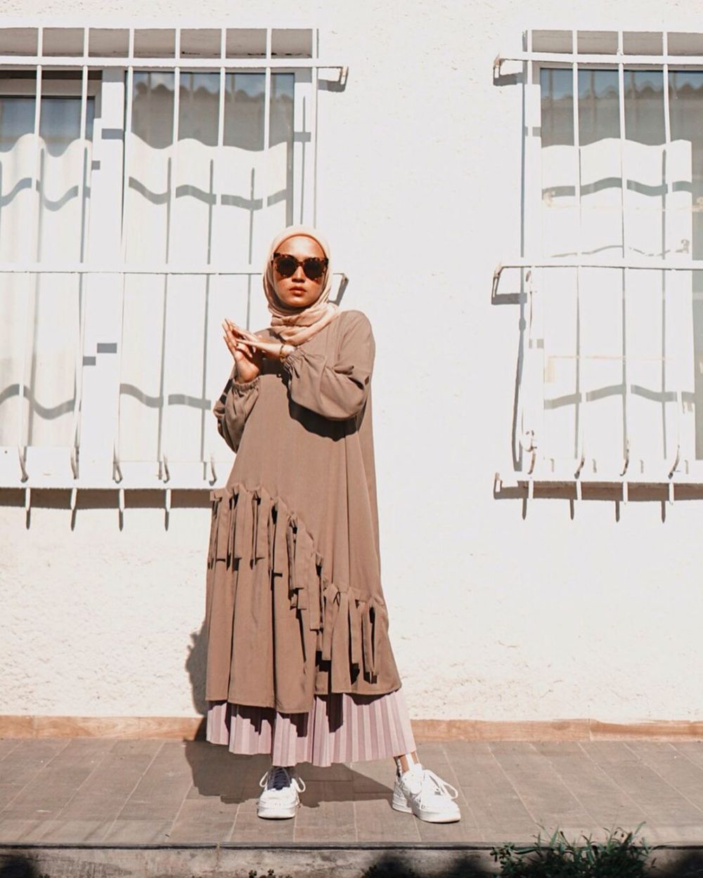 12 Outfit Hijab dengan Tunik ala Selebgram Chairunissa, Kekinian Abis!