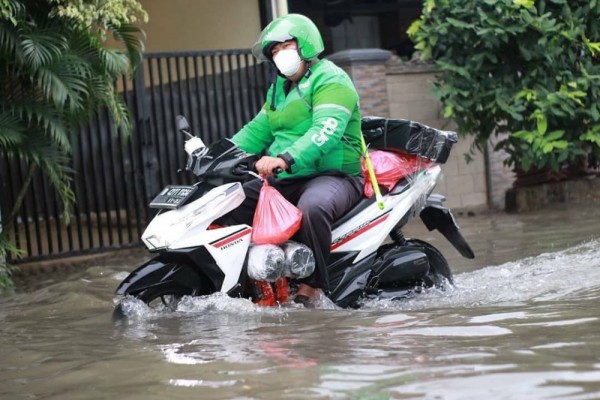 Haru hingga Horor, 10 Ragam Kehidupan Ojol di Jalan Raya!