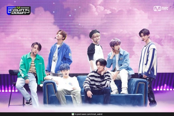 11 Koreografi SM Entertainment yang Menggunakan Properti, Ada 'Swing'!